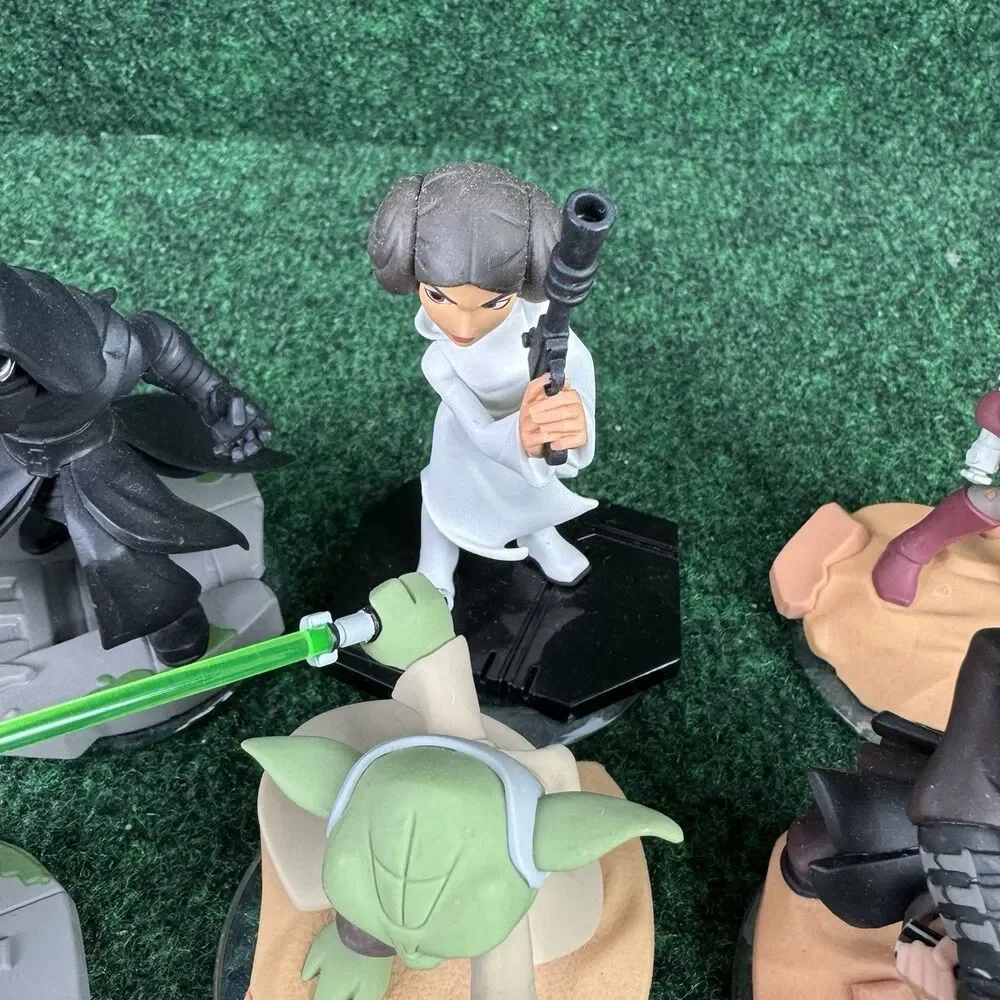 Lot of 12 Disney Infinity Star Wars Characters - Darth Vader, Chewbacca, Yoda